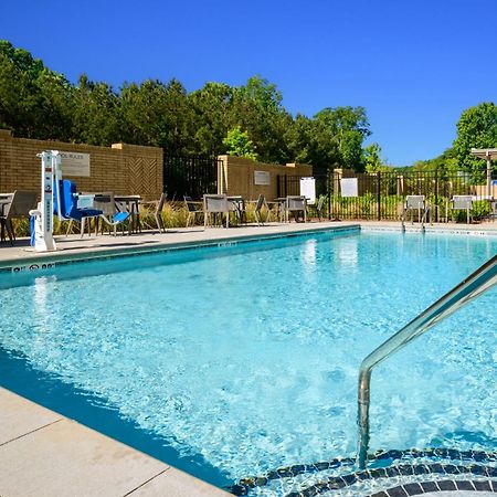 Courtyard By Marriott Raleigh Cary Crossroads Hotel Buitenkant foto