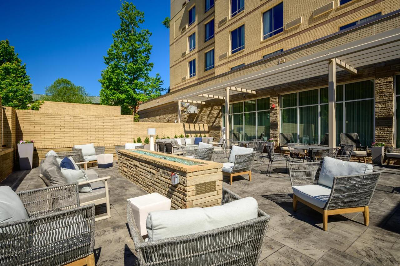 Courtyard By Marriott Raleigh Cary Crossroads Hotel Buitenkant foto