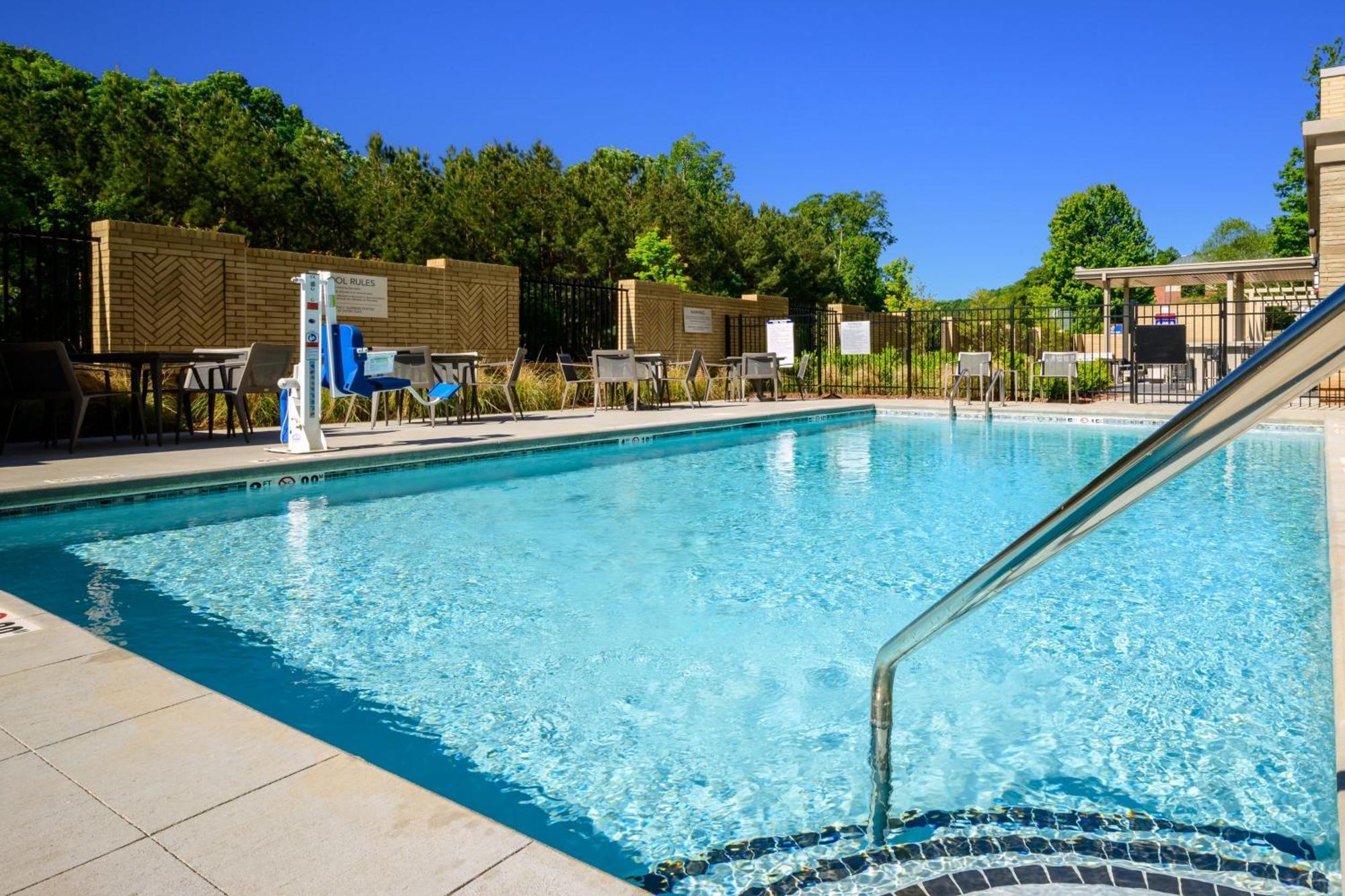 Courtyard By Marriott Raleigh Cary Crossroads Hotel Buitenkant foto