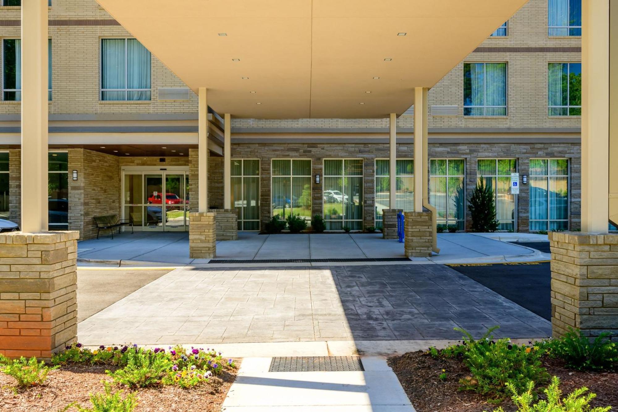 Courtyard By Marriott Raleigh Cary Crossroads Hotel Buitenkant foto
