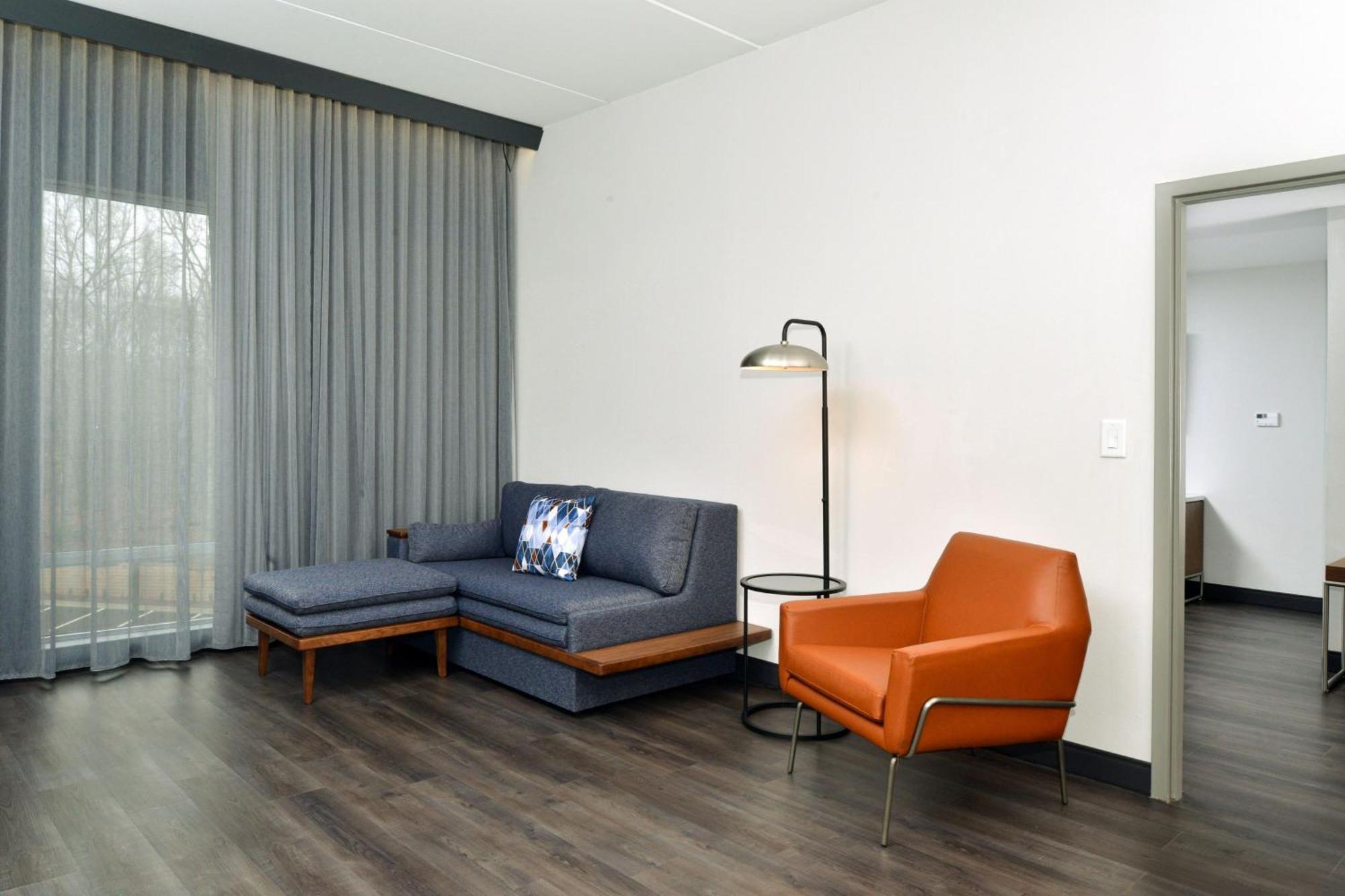 Courtyard By Marriott Raleigh Cary Crossroads Hotel Buitenkant foto
