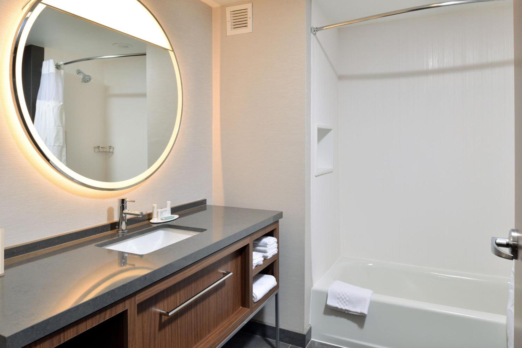 Courtyard By Marriott Raleigh Cary Crossroads Hotel Buitenkant foto