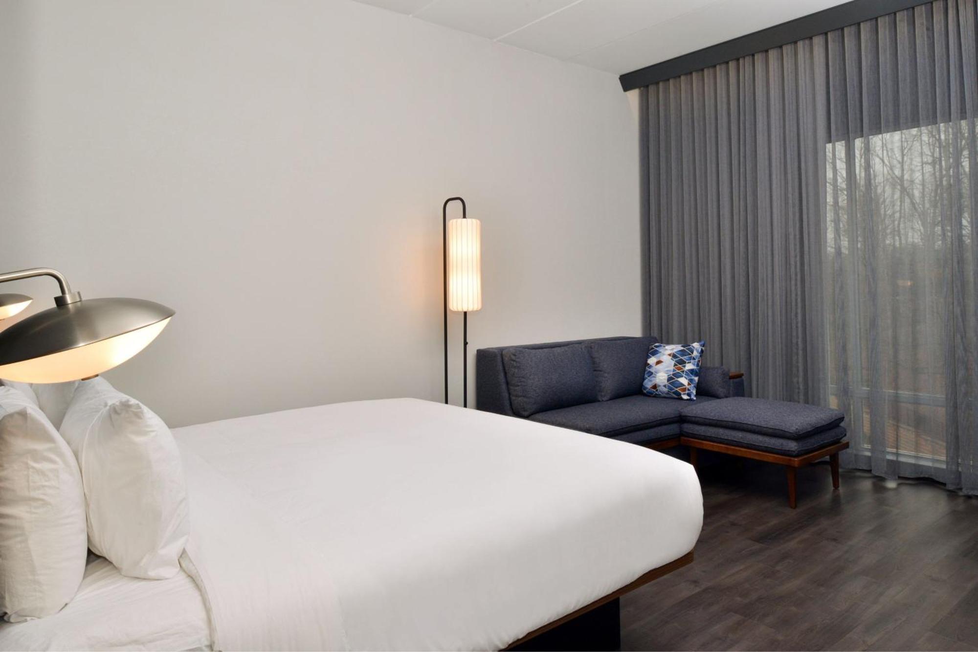Courtyard By Marriott Raleigh Cary Crossroads Hotel Buitenkant foto
