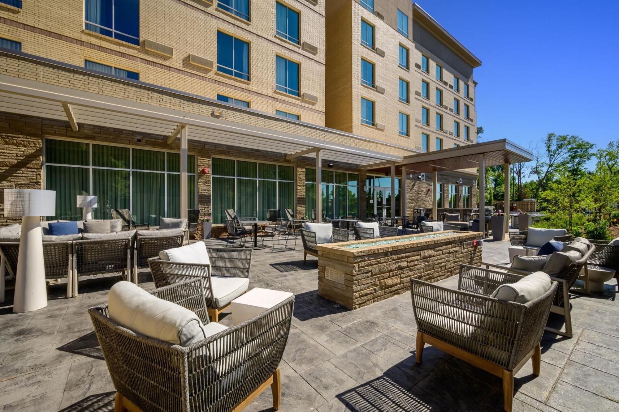 Courtyard By Marriott Raleigh Cary Crossroads Hotel Buitenkant foto